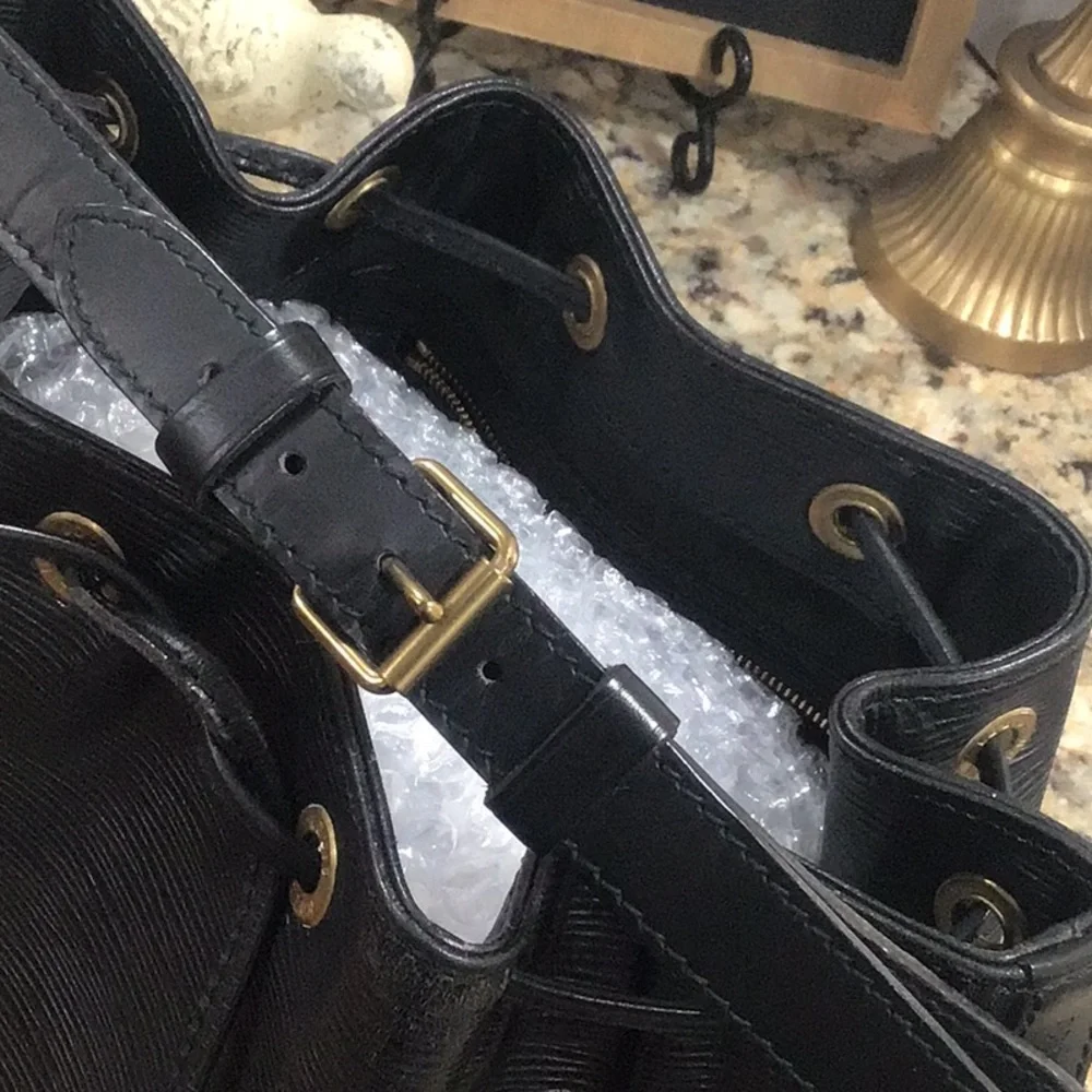 Louis Vuitton Black Epi Leather NOE Bucket Bag w/ dust bag EXCELLENT CONDITION - Picture 3 of 16